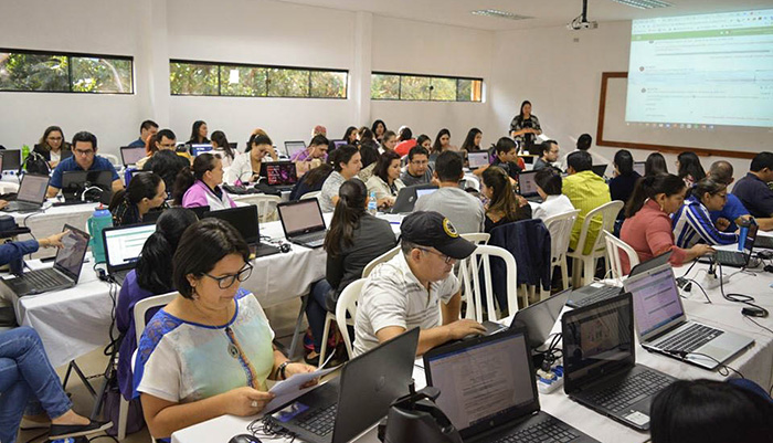 Alumnos de la Escuela de Posgrado del Rectorado UNE.