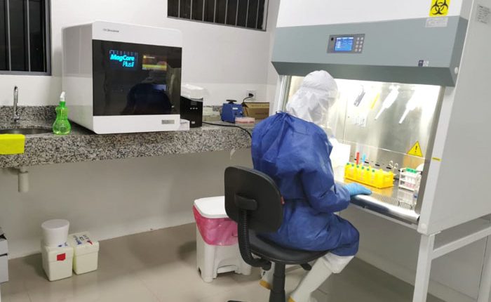 Laboratorio de Biología Molecular, ubicado en la Facultad de Ciencias de la Salud de la UNE.