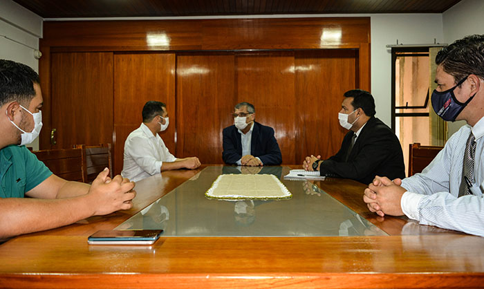 Reunión del Intendente Municipal de Minga Porá Clementino Portillo y su equipo, con el Rector de la UNE.