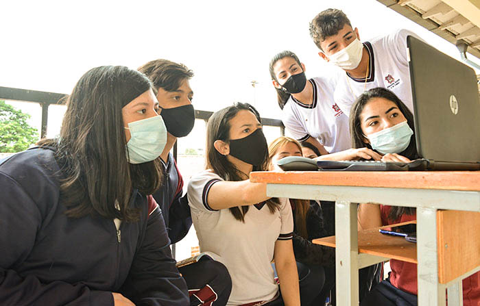 Alumnos del Centro Educativo Municipal, participantes en los proyectos de extensión universitaria.