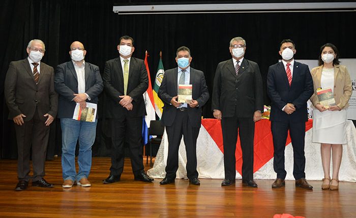 Acto realizado en el auditorio de la Universidad Nacional del Este.