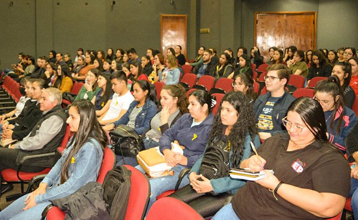 Los asistentes fueron los estudiantes de las diferentes facultades de la UNE.